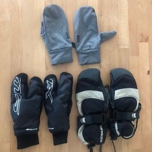 Lot of three kids gloves in excellent condition